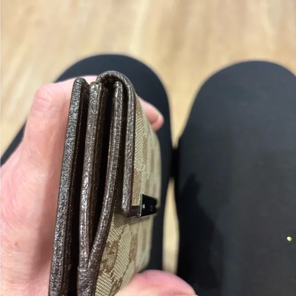 Gucci Tan and Brown Monogram Wallet - Picture 11 of 16